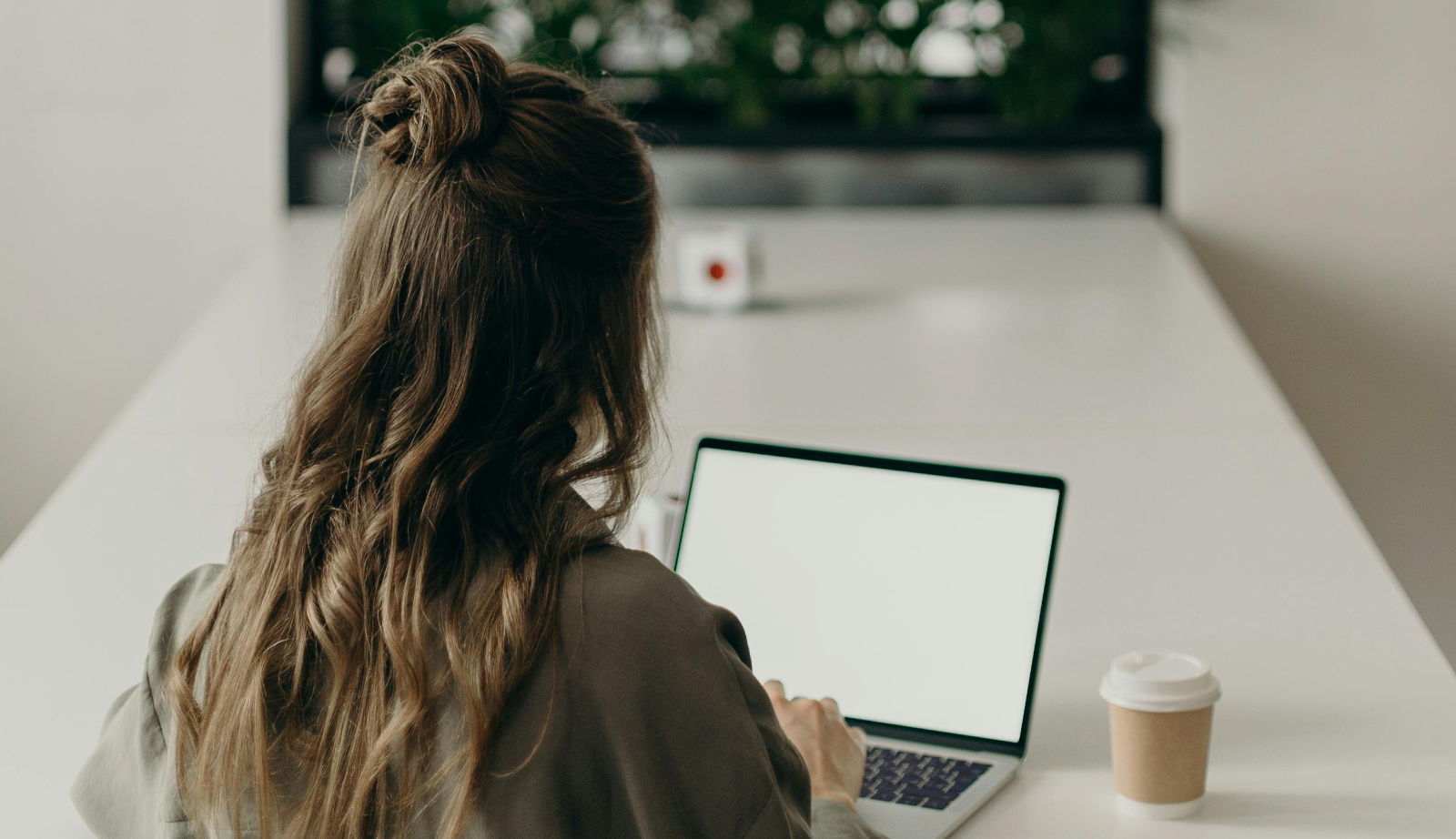 The Psychological Effects of Delayed Feedback